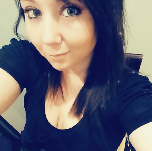 Meet your Queen, Taylor - Picture 6 of 8